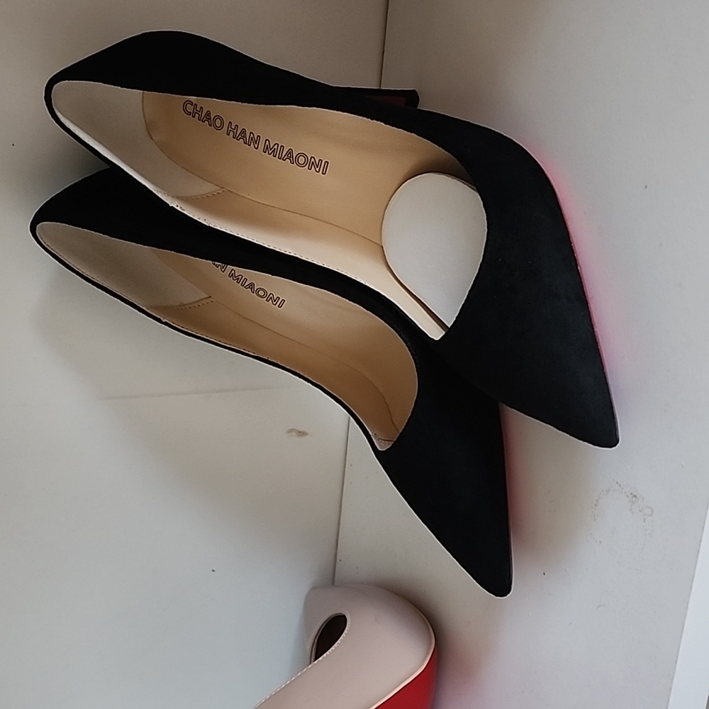 Shoes - Picture 2 of 3